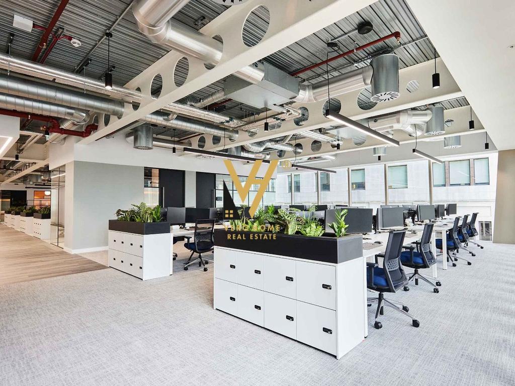 JEPET AMBIENT KOMERCIAL 800 M2 ME QERA TE UNAZA E RE 3.200 EURO