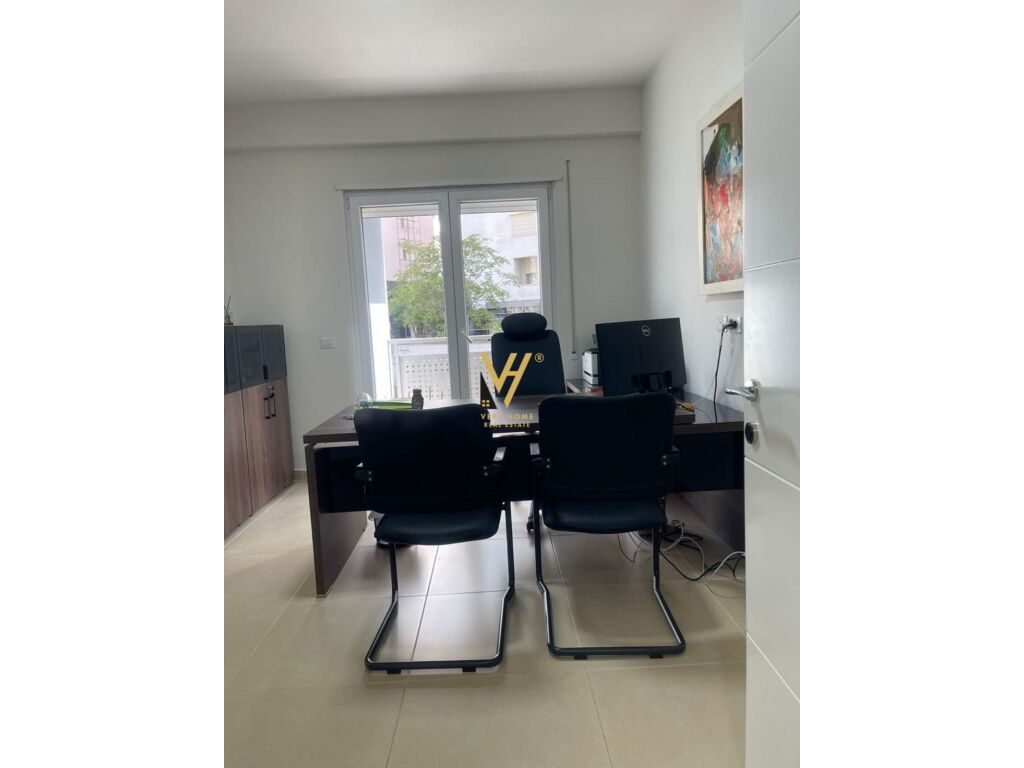 Jepet Zyre me qera te Rruga e Kosovareve 170 m2 3