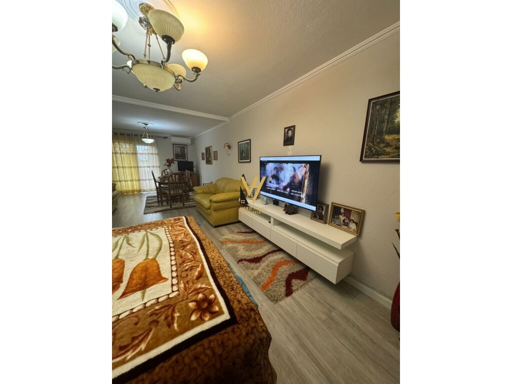 Jepet Apartament 1+1+ballkon me qera te Stadiumi Dinamo 75 m2 2