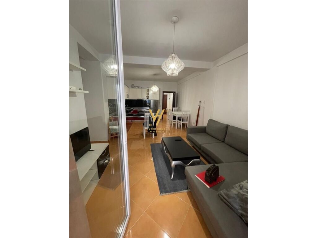 Jepet Apartament 2+1+2+ballkon me qera te Unaza e Re 85 m2