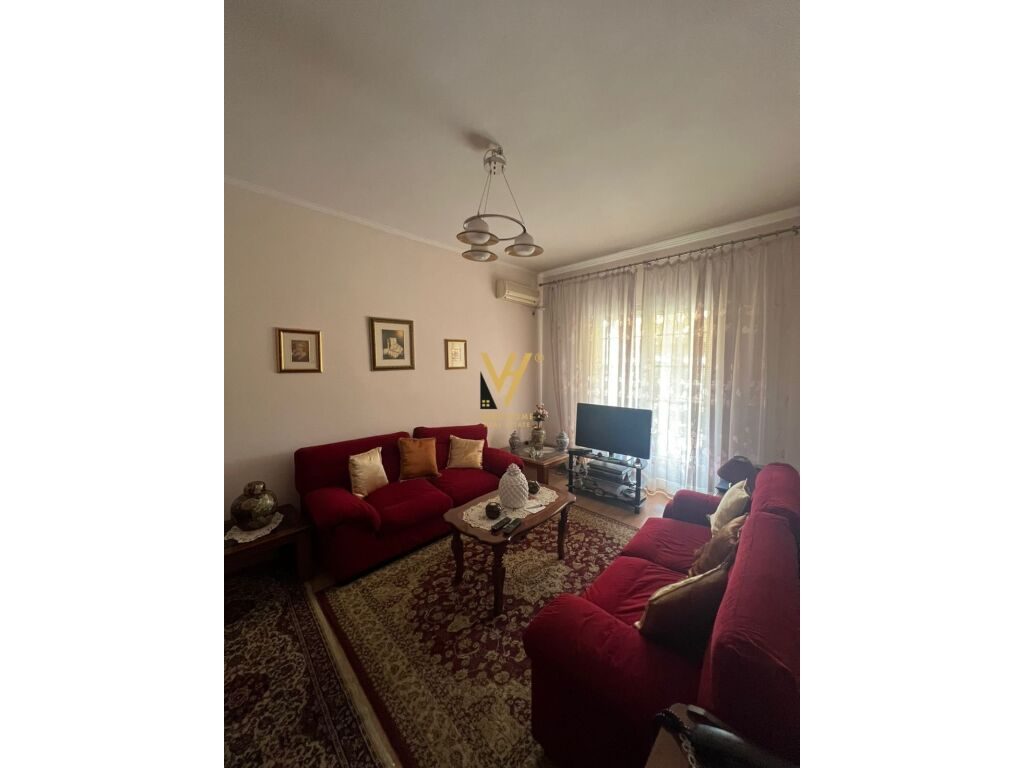 Jepet Apartament 1+1+ballkon me qera te 21 Dhjetori 90 m2