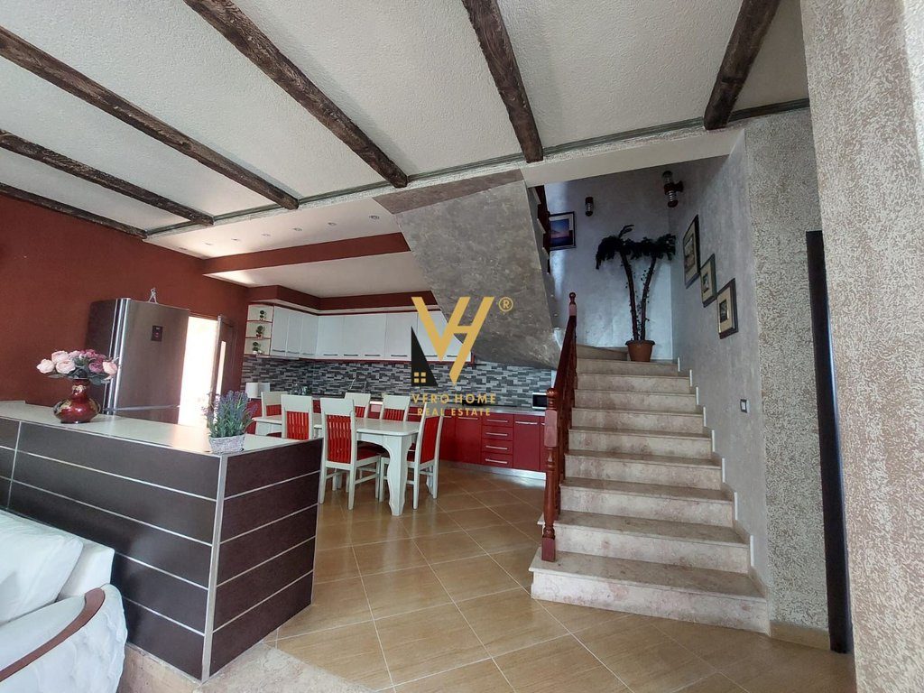 SHITET VILE 3 KATESHE+ SHTEPI 1-KATESHE NE SHKOZE 600.000 EURO 3