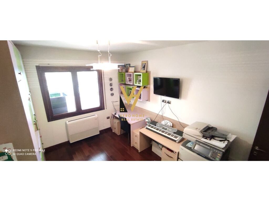 Shitet apartament 3+1+2 te Botaniku 174 m2