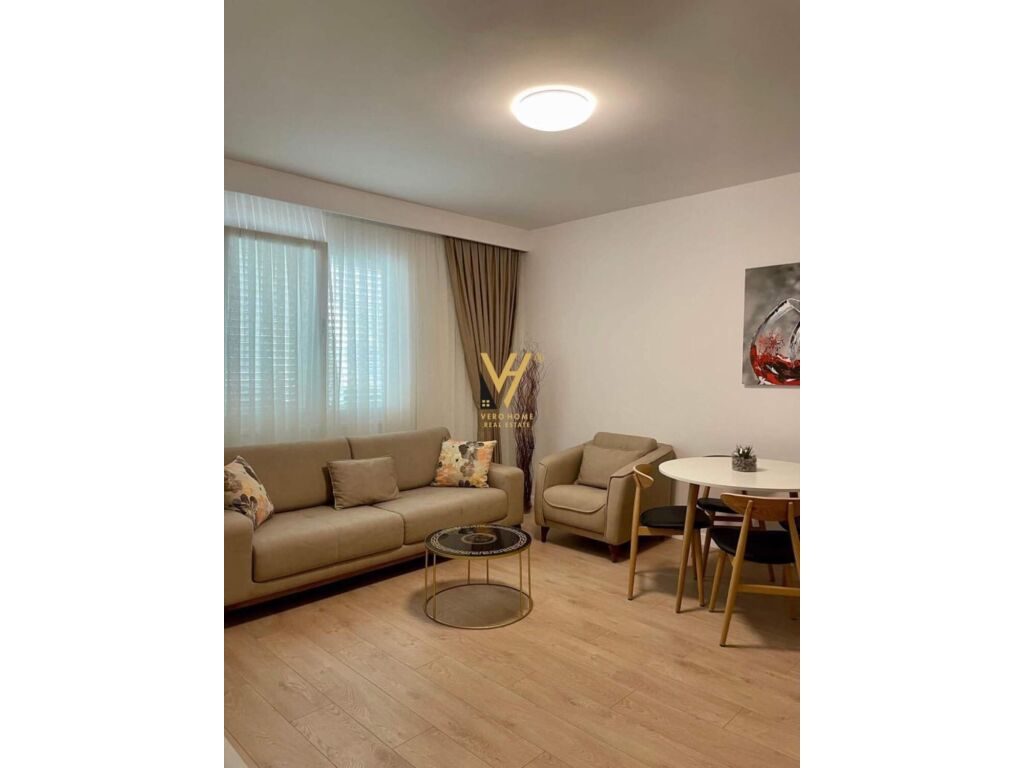 Jepet Apartament 2+1+2+verand+3 poste parkim me qera te Liqeni Artificial 195 m2 2