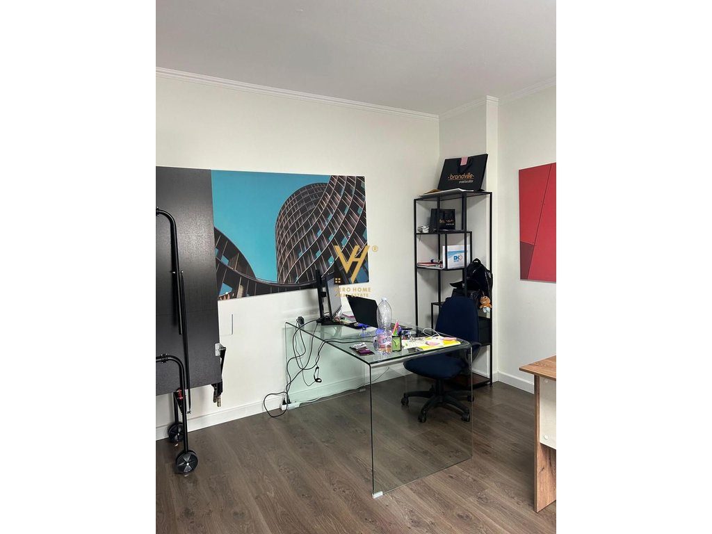 JEPET ZYRË 3+1+2 ME QIRA BLLOK 1.100 EURO 2