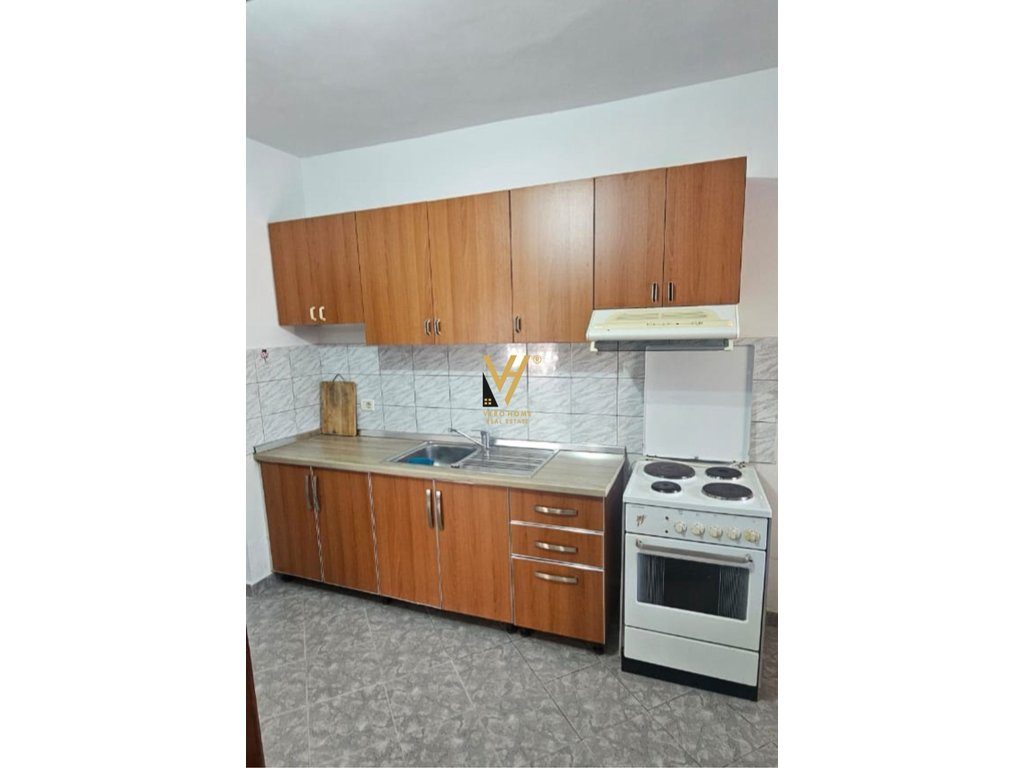 JEPET APARTAMENT 1+1 ME QIRA TE ISH PARKU I AUTOBUSAVE 40.000 LEKE 2