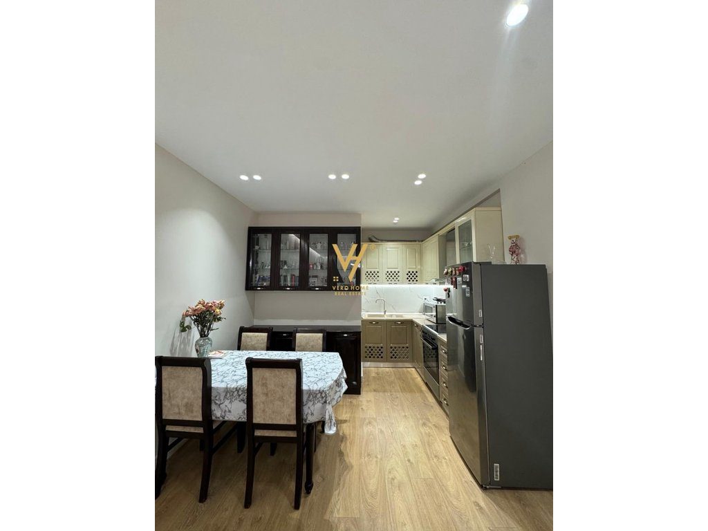 JEPET APARTAMENT 2+1+BLK ME QIRA TE KOMUNA E PARISIT 1.200 EURO 3