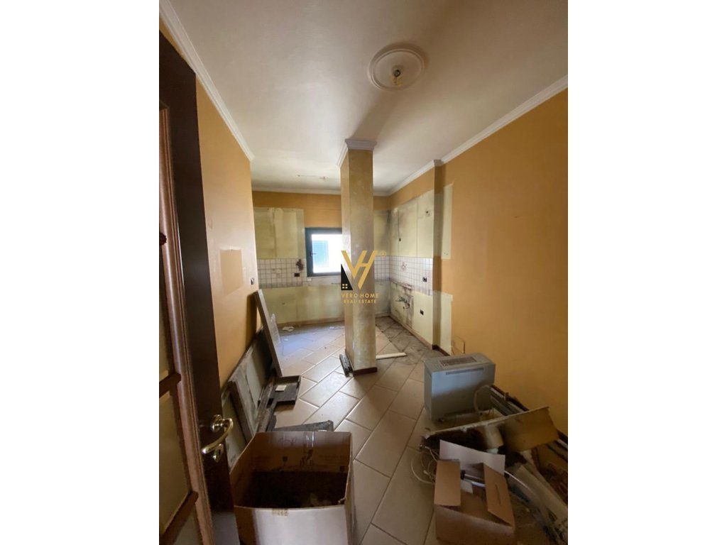 JEPET ZYRE 160M2 ME QERA TE BLLOKU 2.200 EURO 3
