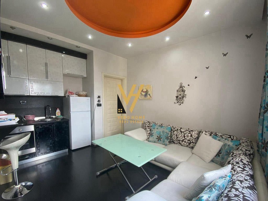 JEPET APARTAMENT 1+1 ME QERA TE RRUGA E DURRESIT 50.000 LEKE 2