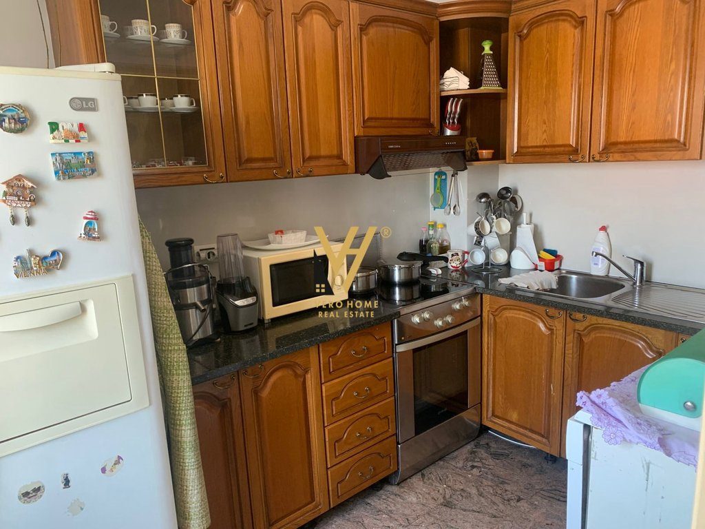 JEPET APARTAMENT 2+1+BLK ME QIRA TEK BLV. ZOGU I PARE 950 EURO 2
