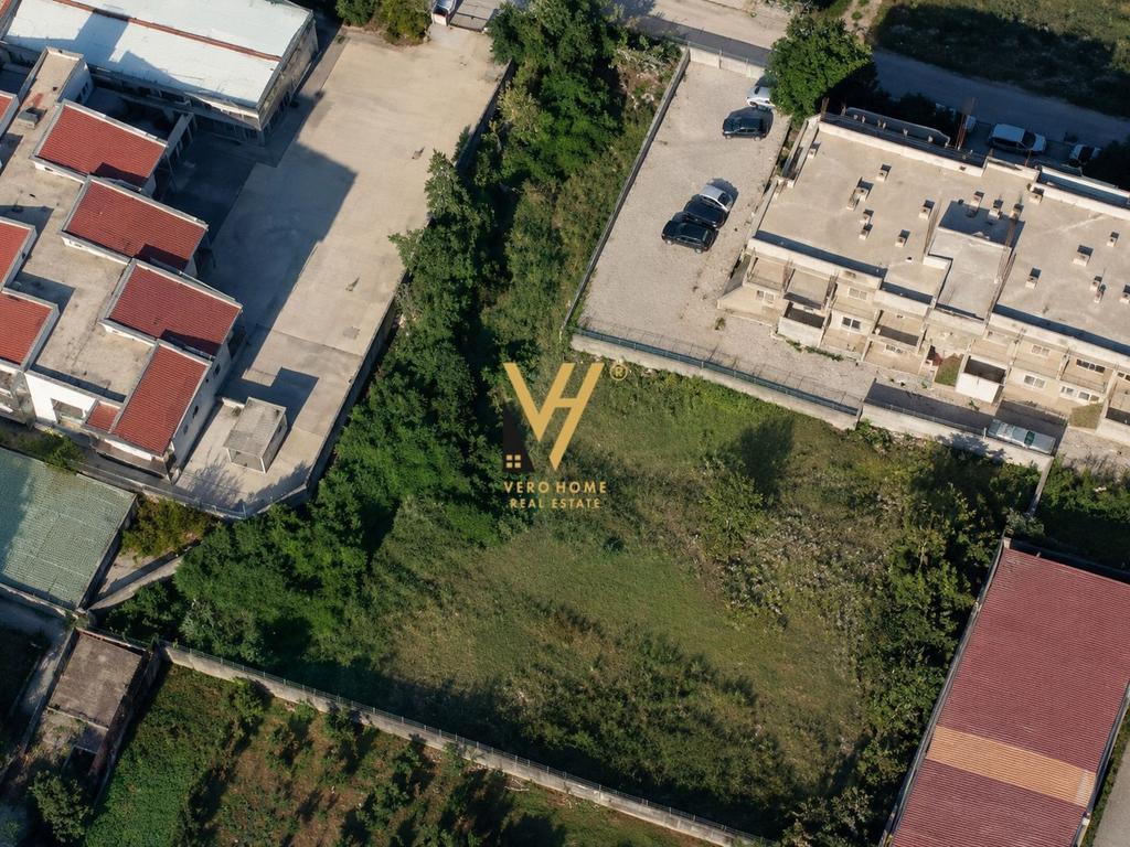 SHITET TRUALL 3.200 M2 NE YRSHEK 340.000 EURO