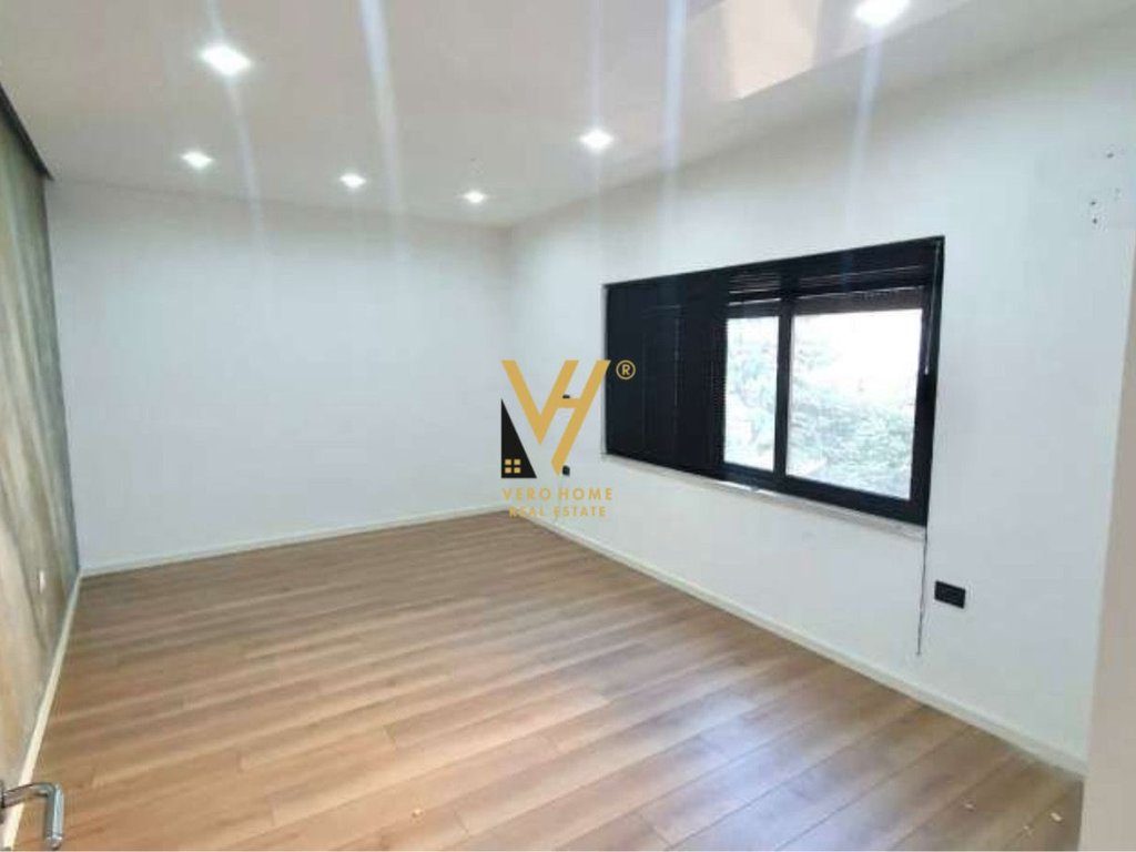 JEPET ZYRE 80 M2 ME QIRA NE BLLOK 93.000 LEKE 3