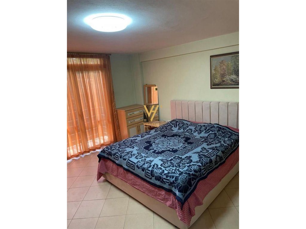 JEPET APARTAMENT 2+1 ME QERA TEK SHKOLLA E KUQE 600 EURO 4