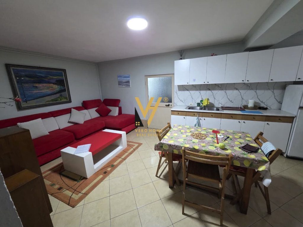 JEPET APARTAMENT 1+1 ME QERA TE MYSLYM SHYRI 45.000 LEKE 2