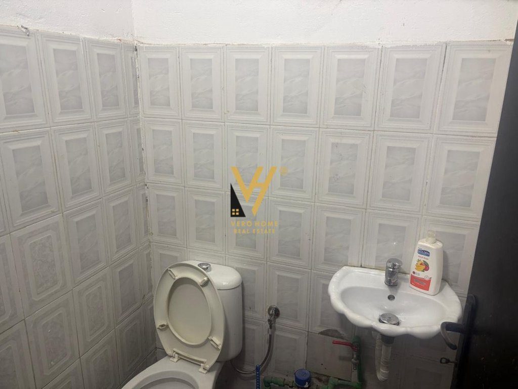 JEPET AMBIENT BIZNESI 70 M2 ME QIRA TE KOMUNA E PARISIT 600 EURO 3