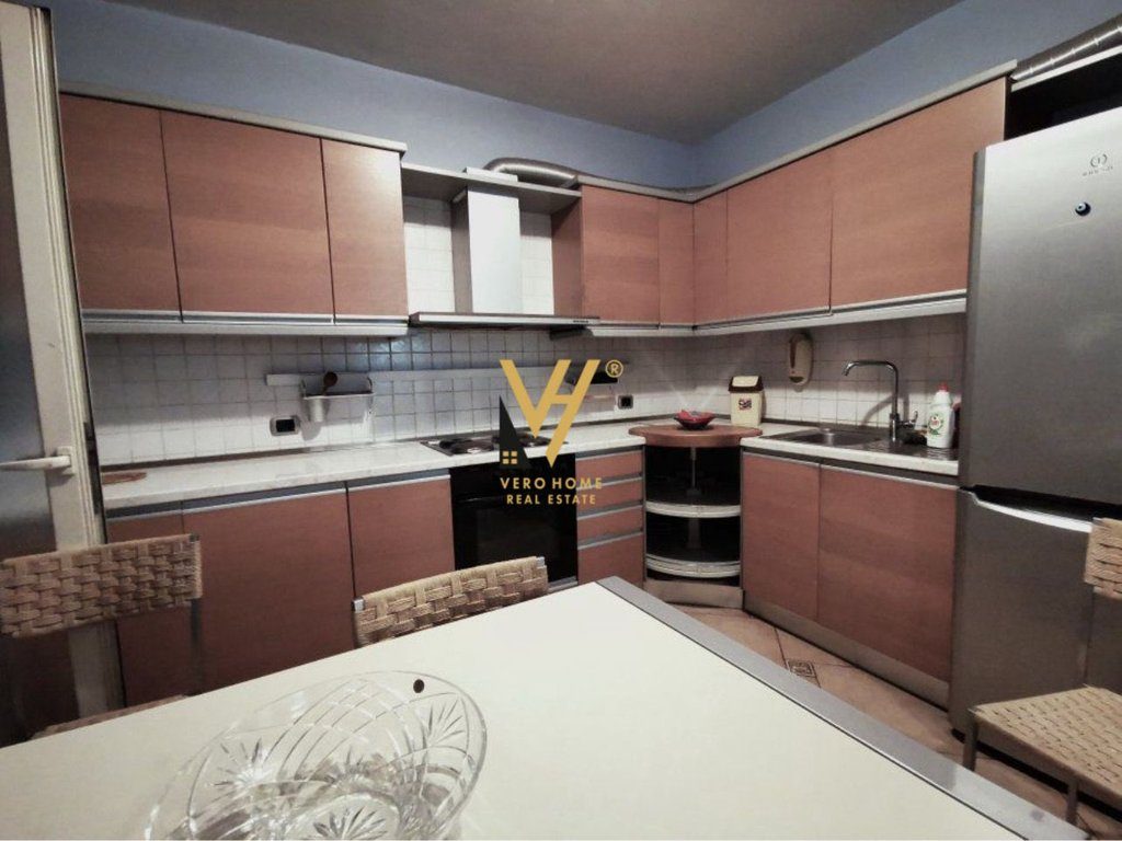 JEPET APARTAMENT 2+1+2+2 BLK ME QIRA TE ST.AIR ALBANIA 900 EURO 3