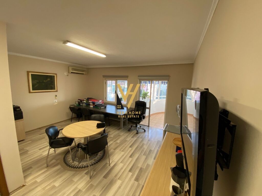Jepet Apartament 2+1+Verande me qera te Sky , Bllok 145 m2