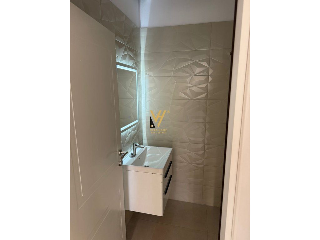JEPET APARTAMENT 1+1+BLK ME QERA TE 5 MAJI 50.000 LEKE 3