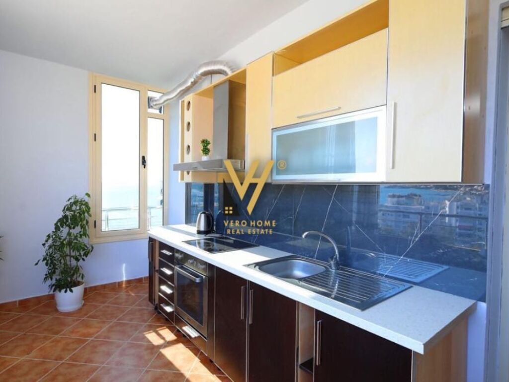 Shitet Apartament 2+1+2 ne Vlore 115 m2 2
