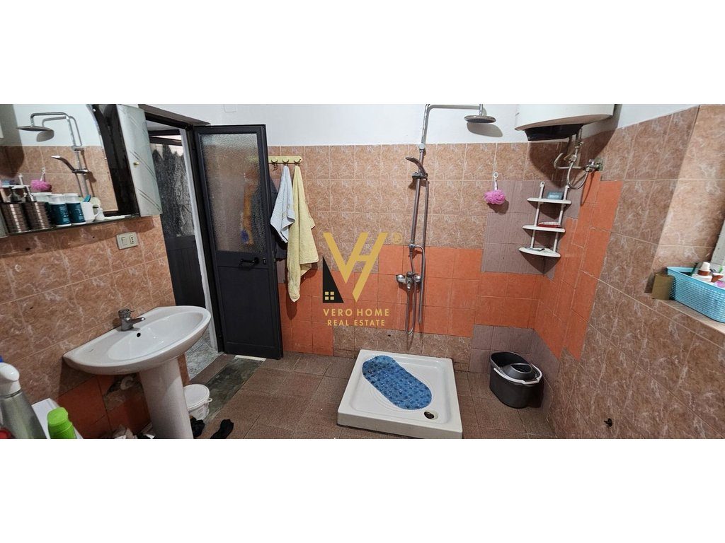 JEPET APARTAMENT 1+1+BLK ME QERA TE STADIUMI DINAMO 450 EURO 4