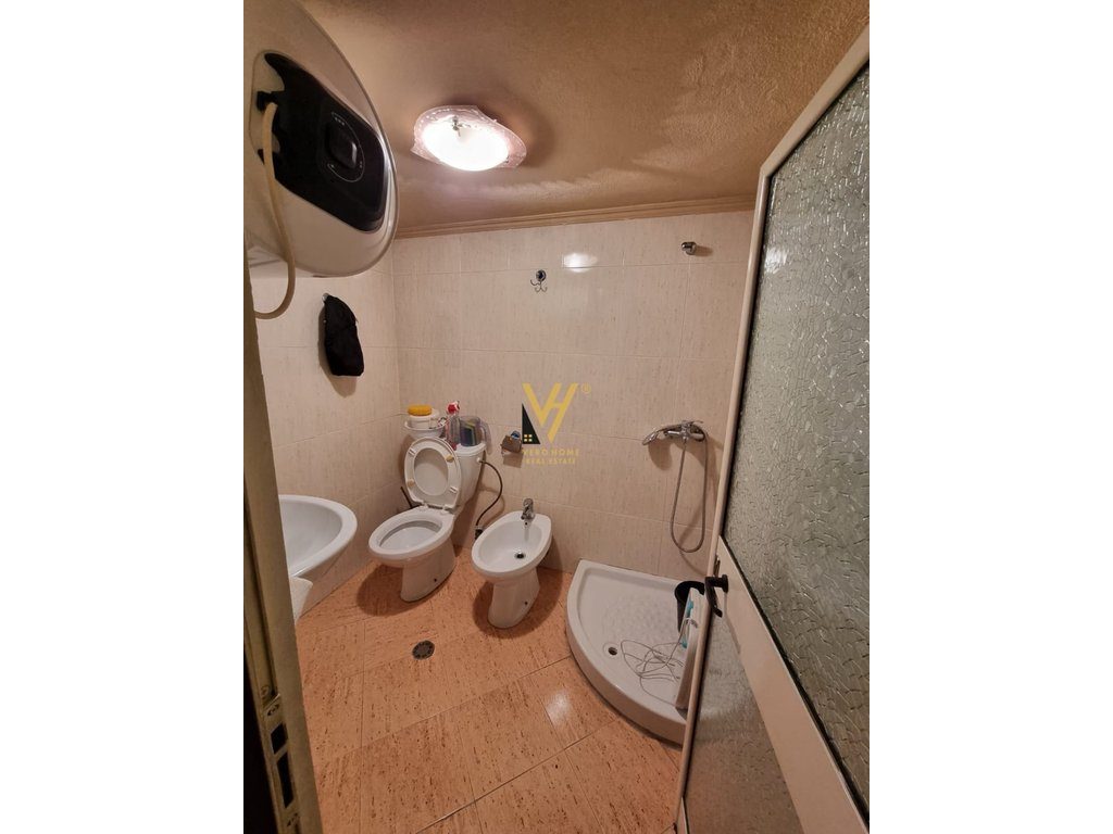 JEPET AMBIENT BIZNESI 150 M2 ME QERA TE MINE PEZA 120.000 LEKE 4