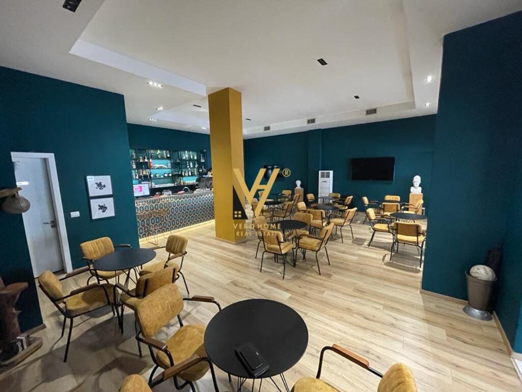 Shitet ambient bar-kafe te Rruga Frosina Plaku 86 m2 4