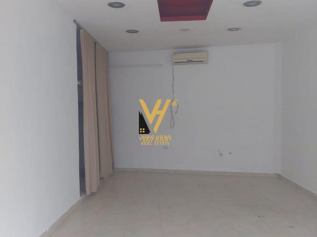 JEPET DYQAN 30 M2 ME QERA TE ISH ATSH, ALI DEMI 300 EURO