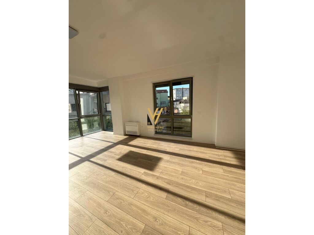 Jepet Ambient Komercial me qera te Rruga e Kavajes 150 m2 4