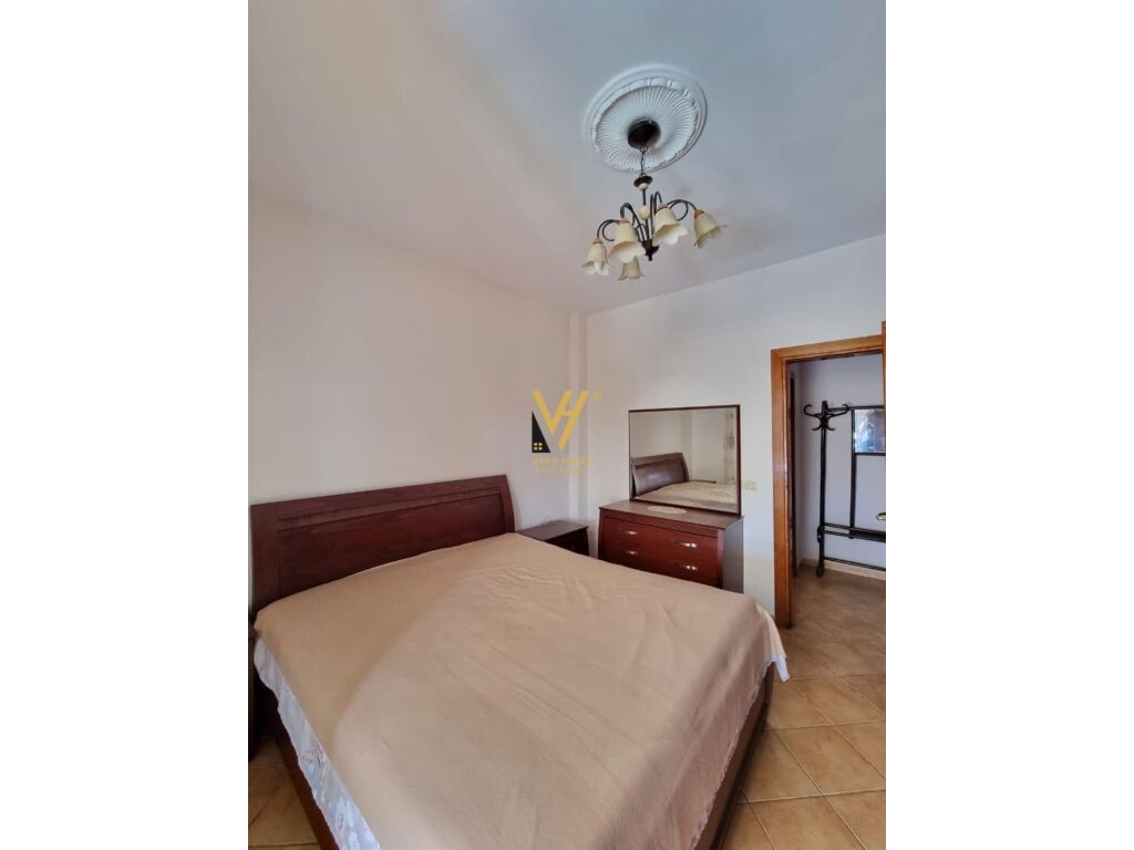 Jepet Apartament 2+1+ballkon me qera ne Qender 100 m2 4