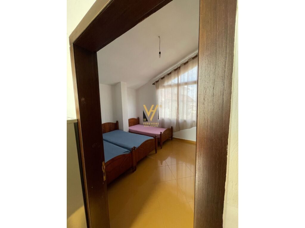 Jepet Apartament 2+1+2+ballkon me qera te Unaza e Re 115 m2 2