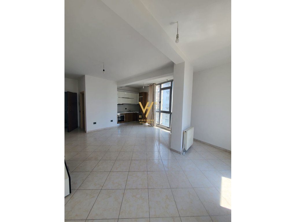JEPET ZYRE 110 M2 ME QERA TE KOMUNA E PARISIT 1.300 EURO 2