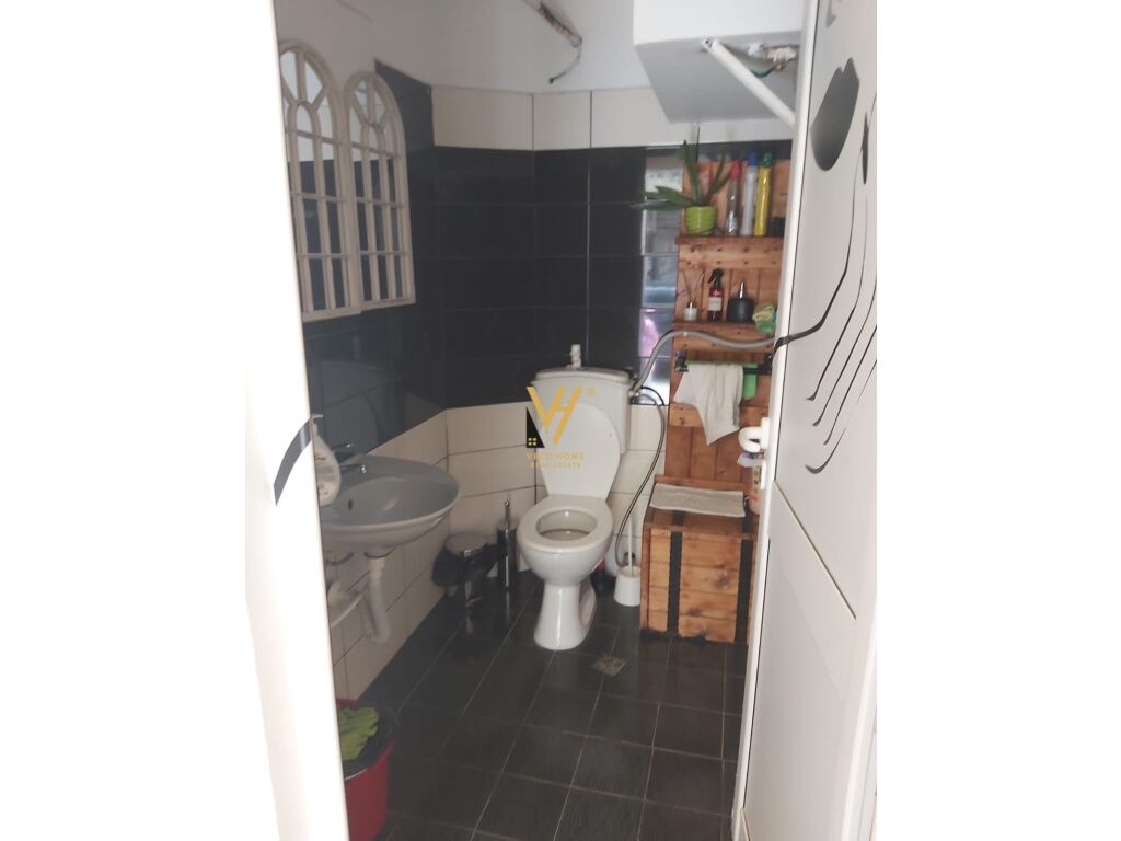 Jepet dyqan me qera te Rruga Sami Frasheri 30 m2 4