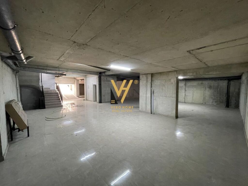 Jepet hotel me qera te Unaza e Re 3.000 m2 2