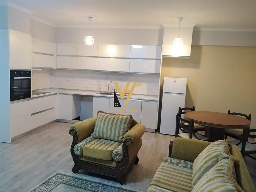 JEPET APARTAMENT 2+1+2+BLK ME QIRA, TEK 21 DHJETORI, 600 EURO 2