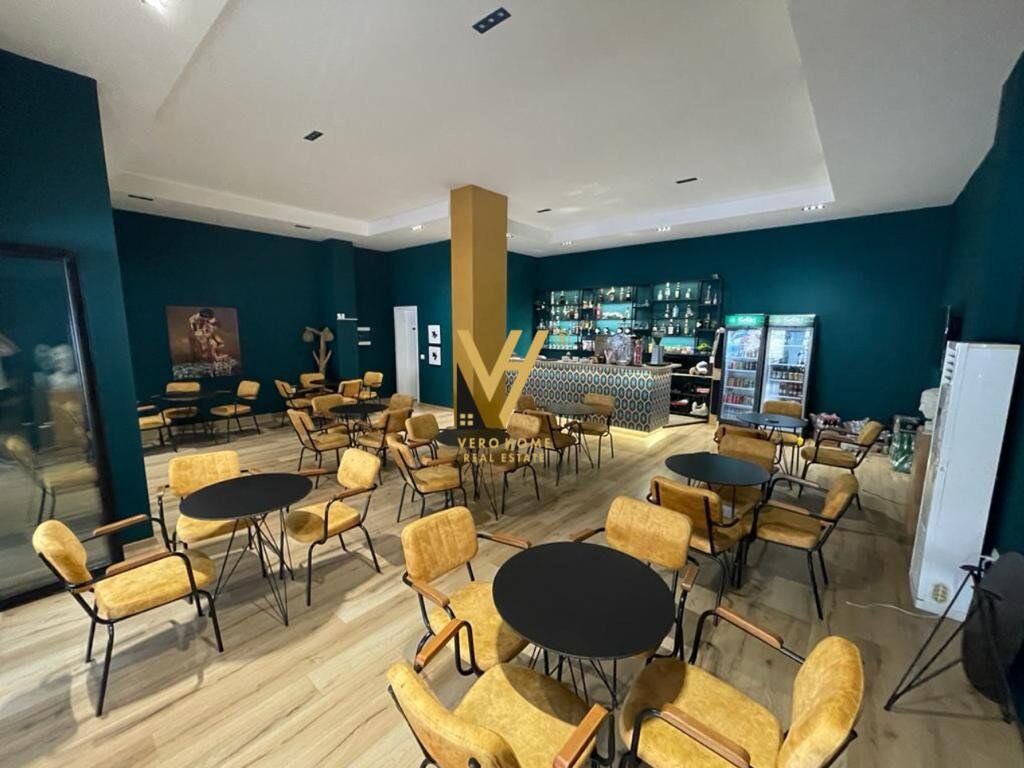 Shitet ambient bar-kafe te Rruga Frosina Plaku 86 m2