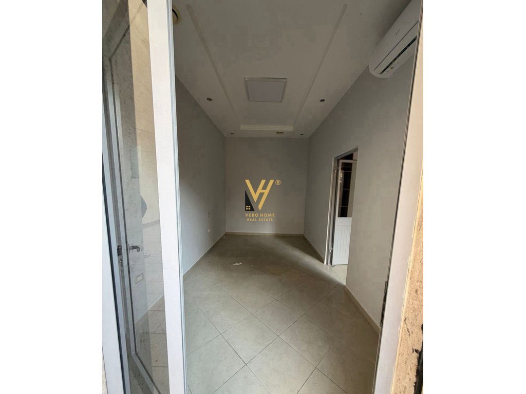 JEPET AMBIENT BIZNESI 40 M2 ME QIRA TE PROKURORIA 39.000 LEKE 3