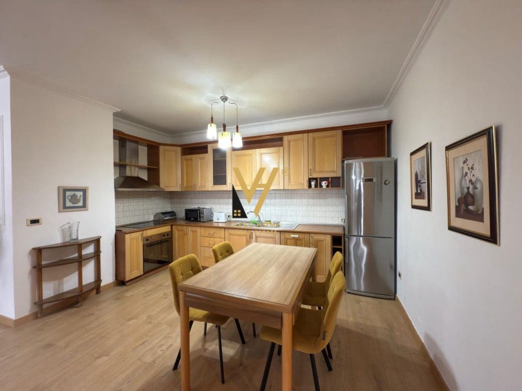 JEPET APARTAMENT 2+1+BLK ME QERA NE BLLOK 800 EURO 2