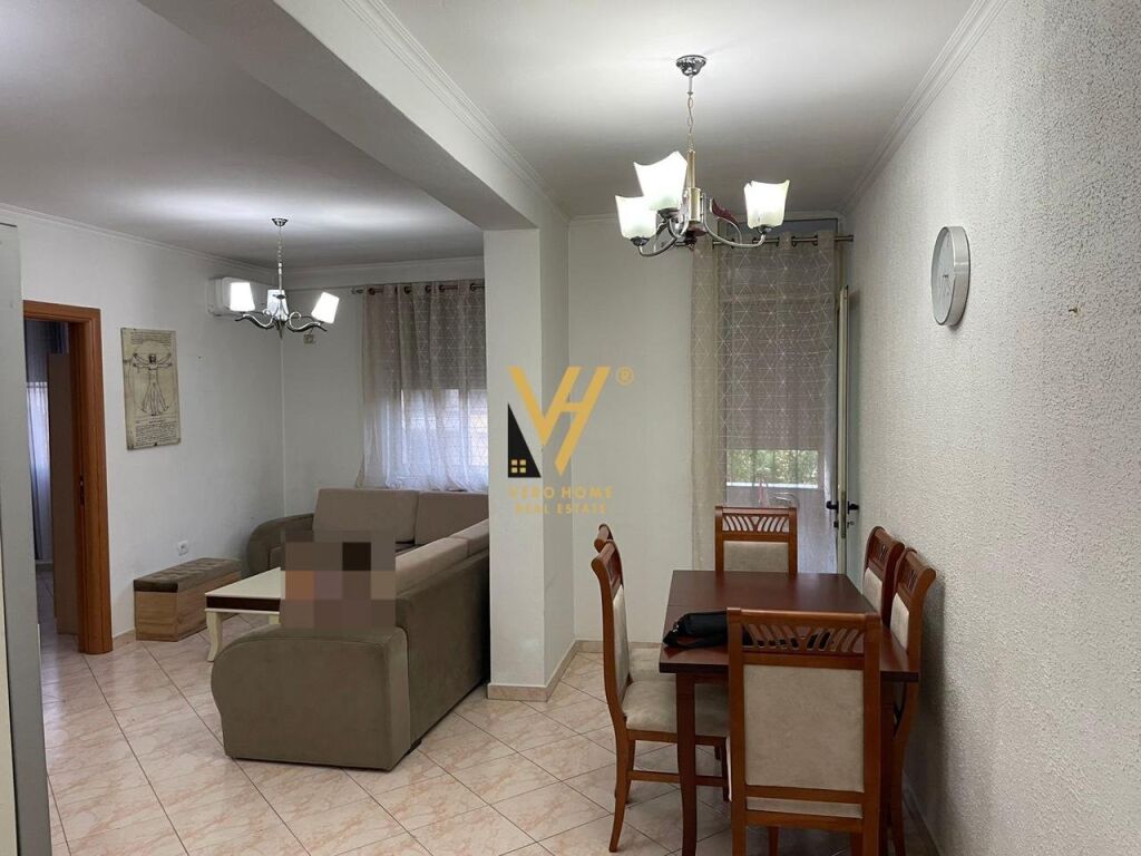 Jepet Apartament 2+1+ballkon me qera te Pazari i Ri 90 m2