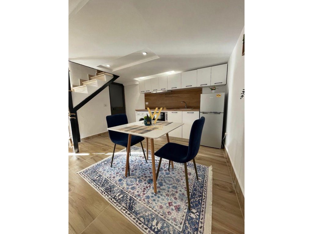 JEPET GARSONIERE DUPLEX ME QERA TE RRUGA DURRESIT 50.000 LEKE 2