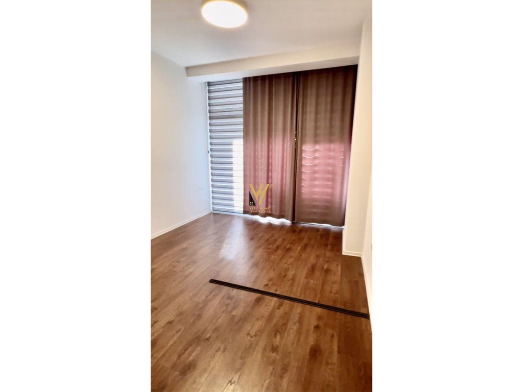 JEPET ZYRE ME QERA,KOMUNA E PARISIT,1.000 EURO 3