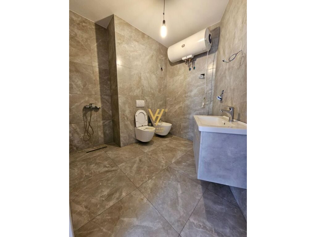 Shitet Apartament 1+1+ballkon te Rruga Petro Nini Luarasi 70 m2 4