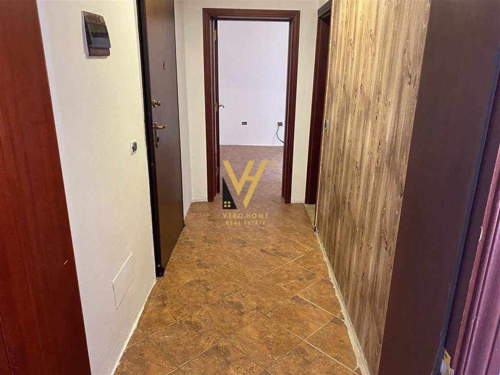 JEPET ZYRE 50 M2 ME QIRA TE BLLOKU 650 EURO 4
