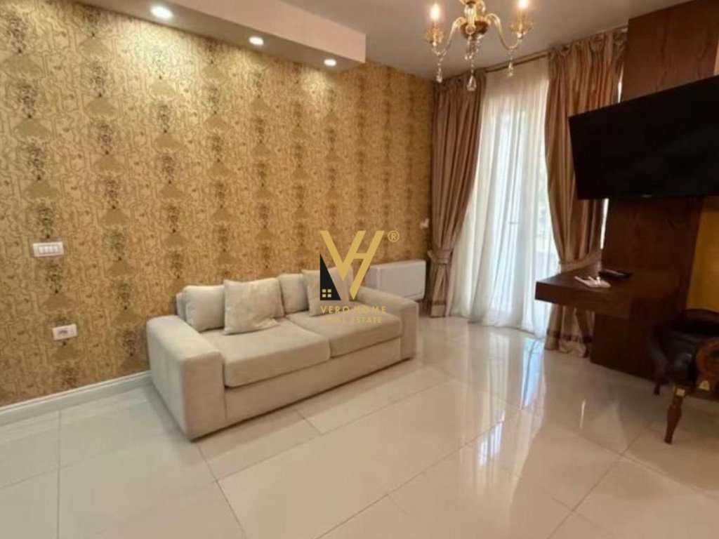 JEPET APARTAMENT 1+1+2 GARSONIERE ME QERA NE BLLOK 3.500 EURO