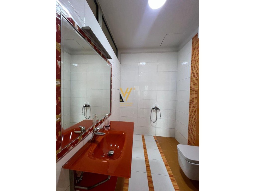 JEPET ZYRE 132 M2 ME QIRA TE GARDA 150.000 LEKE 3