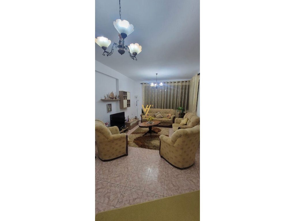 JEPET APARTAMENT 2+1+2+BLK ME QERA NE BLLOK 90.000 LEKE