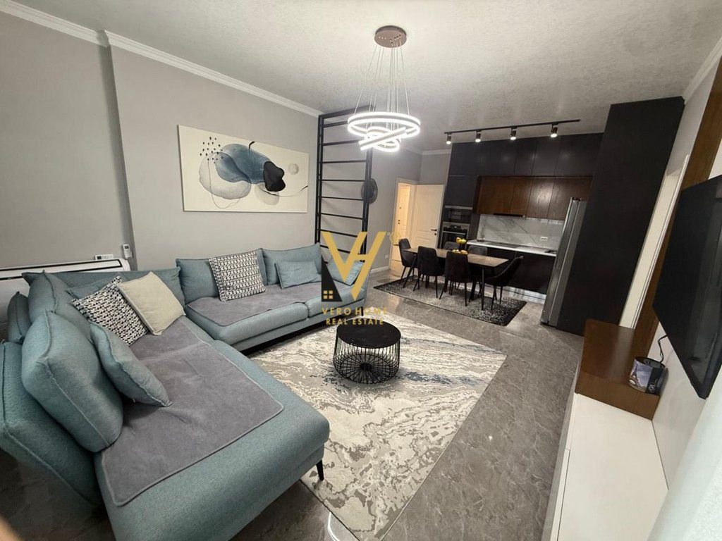 JEPET APARTAMENT 2+1+2 ME QERA PRANE TEG 700 EURO
