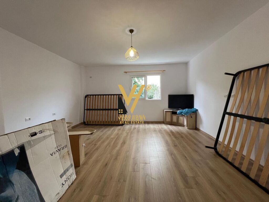 JEPET KATI I DYTE I NJE VILE ME QERA TEK VILAT GJERMANE 550 EURO 4