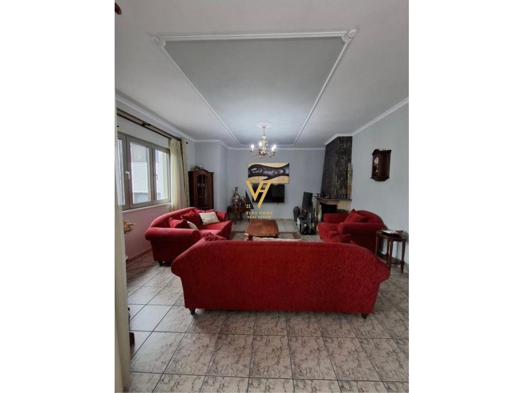 JEPET APARTAMENT 3+1+2 ME QIRA TE ISH TREGU ELEKTRIK 900 EURO