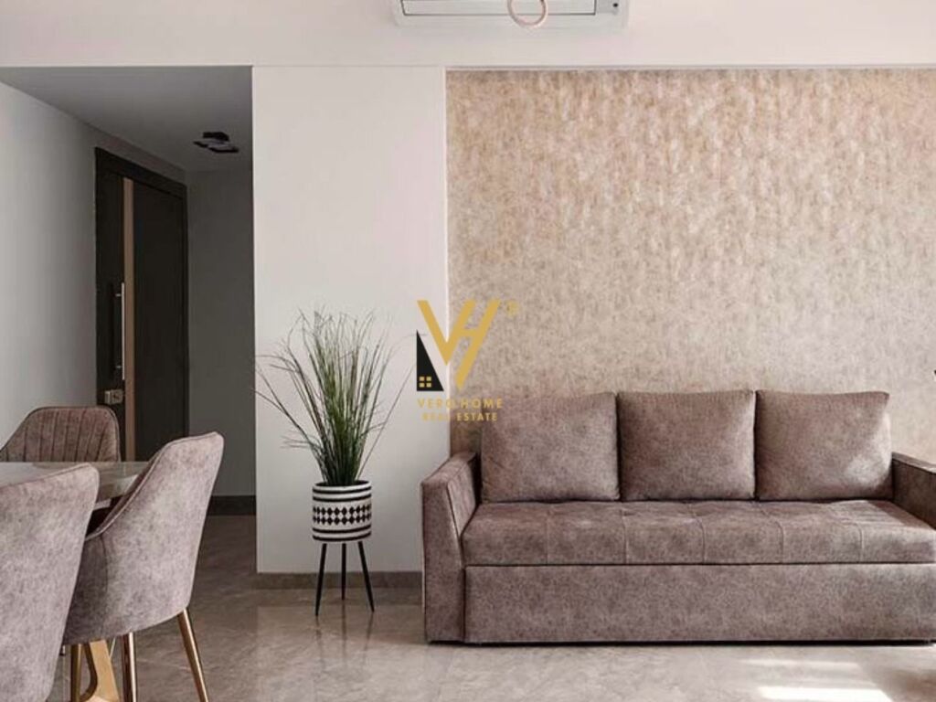 Jepet Apartament 3+1+ballkon me qera te Pazari i Ri 90 m2