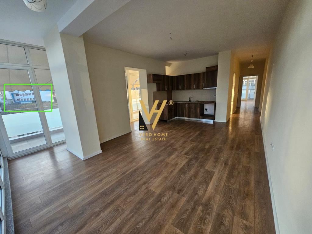 JEPET AMBIENT BIZNESI 166 M2 ME QERA TE KIKA 2,KOMUNA E PARISIT 1.300 EURO 4